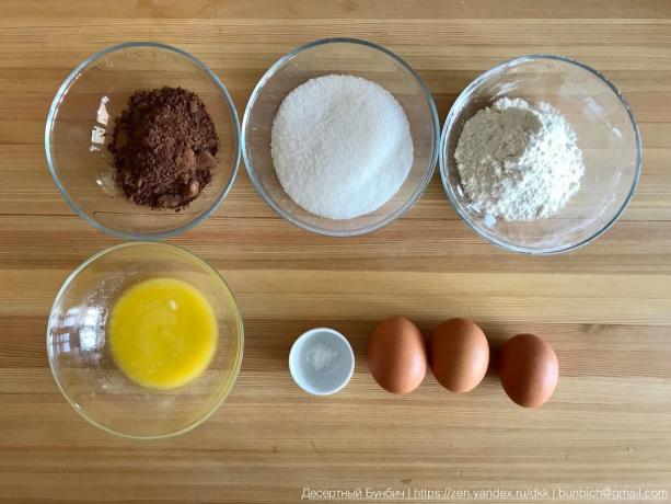 המצרכים להקים 16 ס"מ קוטר: 3 ביצים (C1), 100 גרם סוכר, 60 גרם קמח B / C, 30 גרם של אבקת קקאו, 20 גרם חמאה, 20 גרם של סוכר וניל, קורט מלח