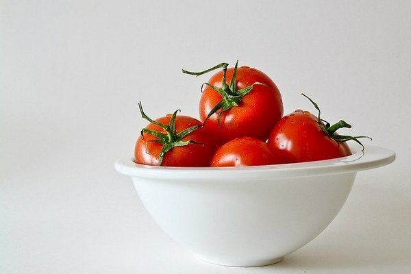 מומלץ לאכול עגבניות טריות, מכיוון שהכולין נהרס לאחר טיפול בחום (צילום: Pixabay.com)