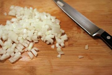 את התוספת הטעימה והבריאה ביותר: אורז עם בצל וגזר בתנור