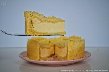 הצצתי מתכון העוגה הקל של טיפאני עם גבינה. היא קוראת לו - "עוגת גבינה המלוכה» 👑🥧