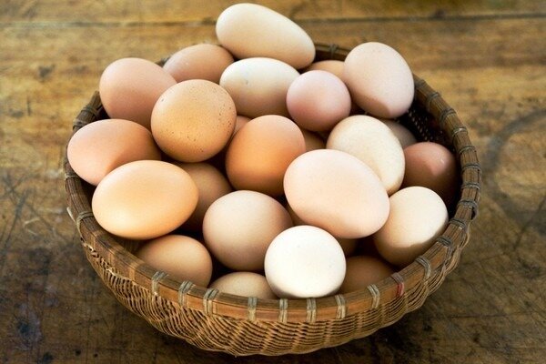 ביצים מבושלות במשך 10 דקות מרגע רתיחת המים (צילום: sharetisfy.com) [/ הכיתוב]