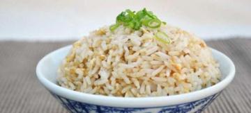 איך לבשל לקישוט אורז ומתפורר טעים