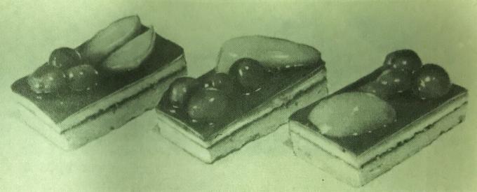 עוגת "לנינגרד עם פירות." תמונה מתוך הספר "הפקה של מאפים ועוגות," 1976 