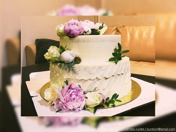 דוגמא עוגת חתונה, שבו אני מעוטר בפרחים