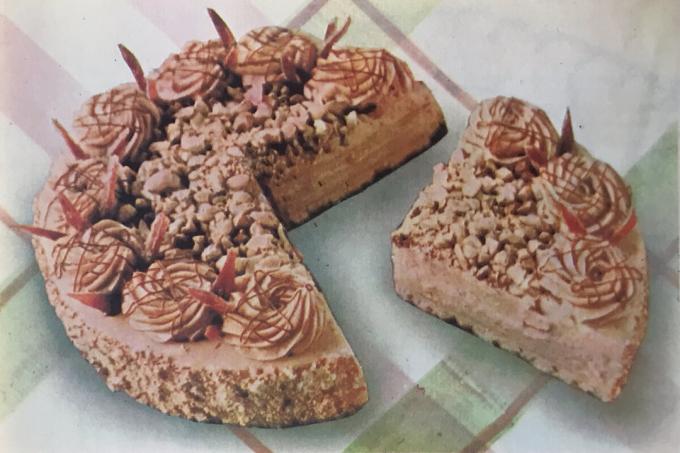 "אולימפית" עוגה. תמונה מתוך הספר "הפקה של מאפים ועוגות," 1976