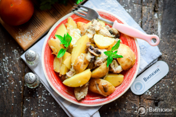 חזיר עם תפוחי אדמה ופטריות בתנור